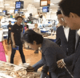 바닷물 떠먹는 국회의원 만능짤 생성기